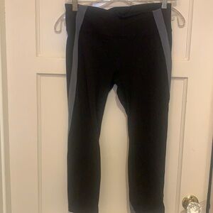 GAP BODY FIT YOGA SZ S/P, BLACK GRAY SIDE STRIPE.